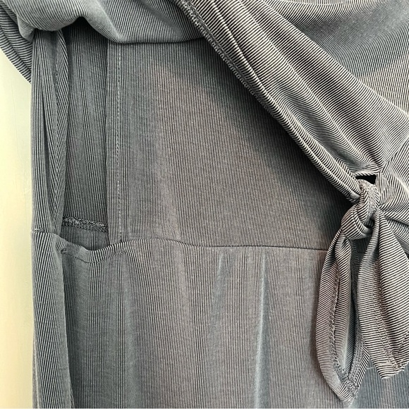 A Pea in the Pod Grey Tiered Textured Stretch Maternity Nursing Dress Size Small - Picture 7 of 8